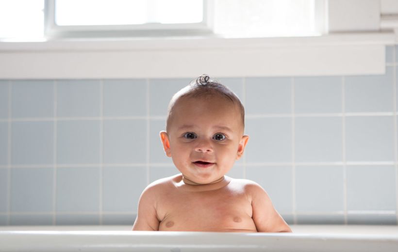 Consejos de seguridad para la hora del baño del bebé