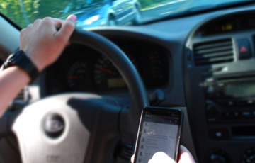 Proteja a su conductor adolescente de la distracción al conducir